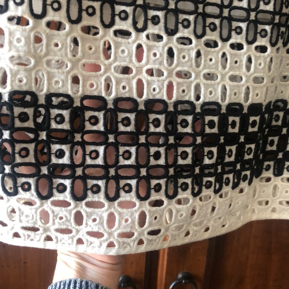 Banana Republic black and ivory eyelet skirt - Picture 4 of 4